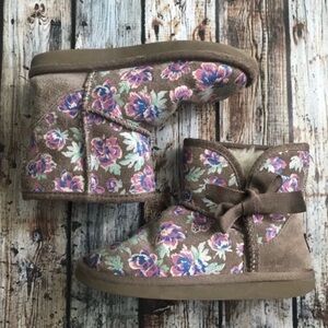 Ukala Flower Suede Merino Wool Boots